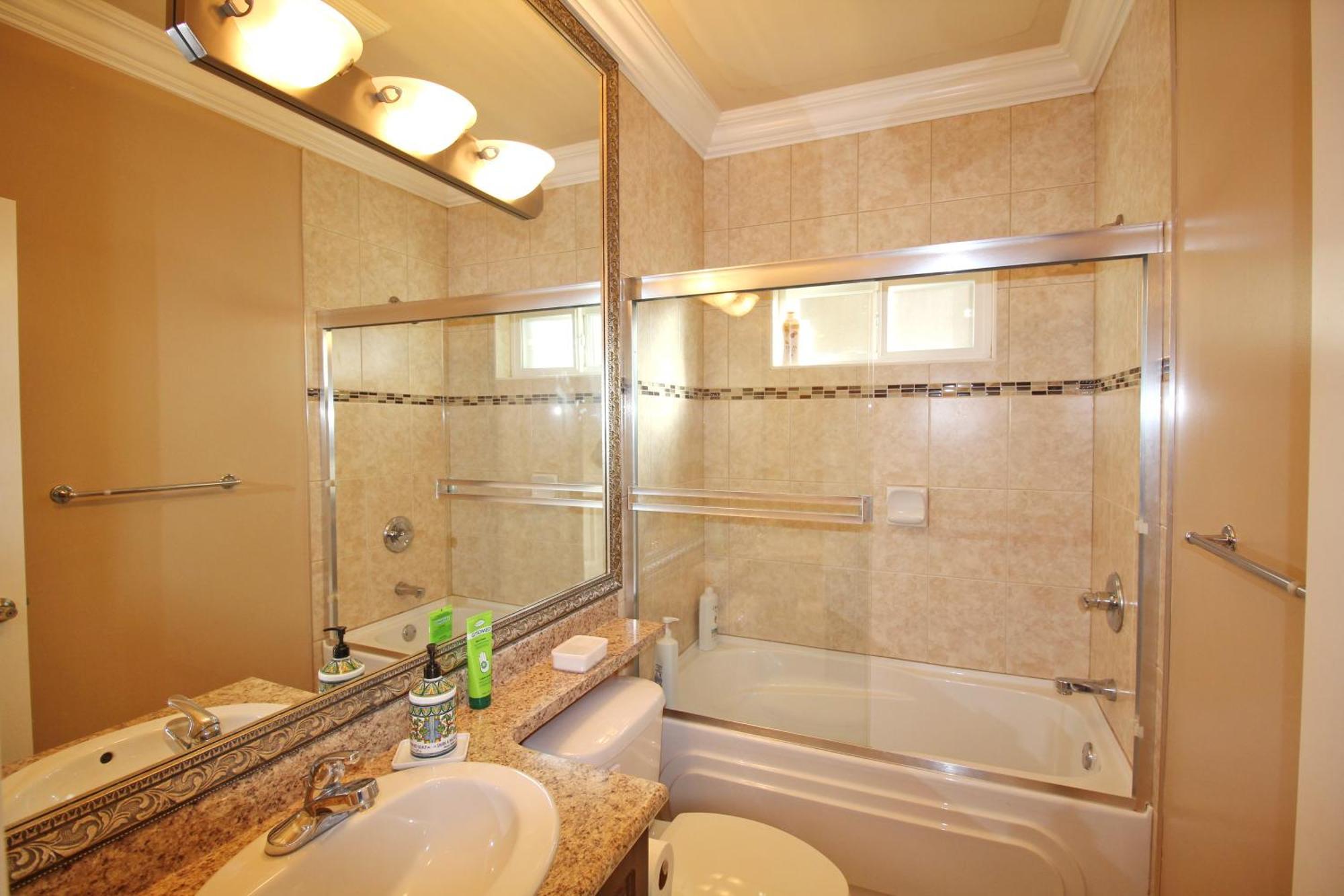 Close To Yvr King Sized Private Entrance Suite Richmond Luaran gambar